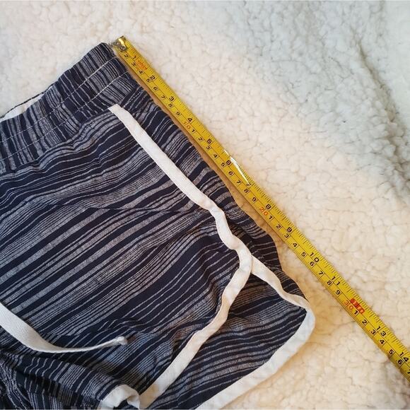 Athleta Jacquard Sandbar Shortie 100% Linen Striped Shorts Women's Size 4 Navy - Picture 14 of 16